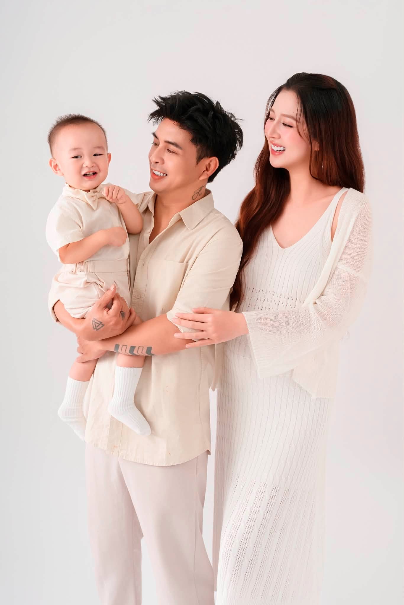 Hồ Quang Hiếu khoe tổ ấm nhỏ 4 người, nhan sắc bà xã 3 tuần sau sinh gây sốt mạng - Ảnh 8.