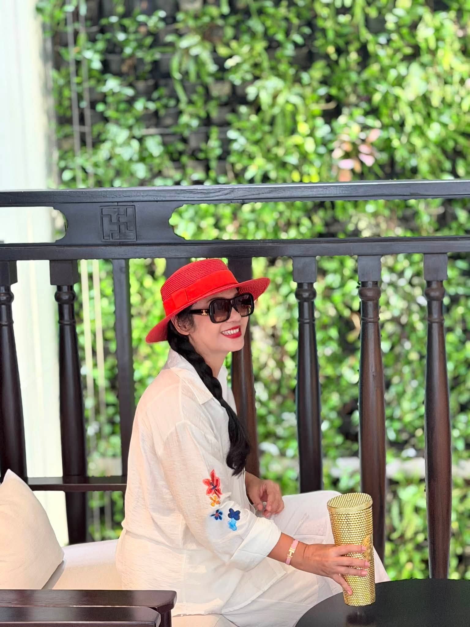 Cô bé gặt đậu phộng phụ mẹ lớn lên thành mỹ nhân tuyệt sắc, màn ảnh Việt phải chao đảo theo- Ảnh 9.