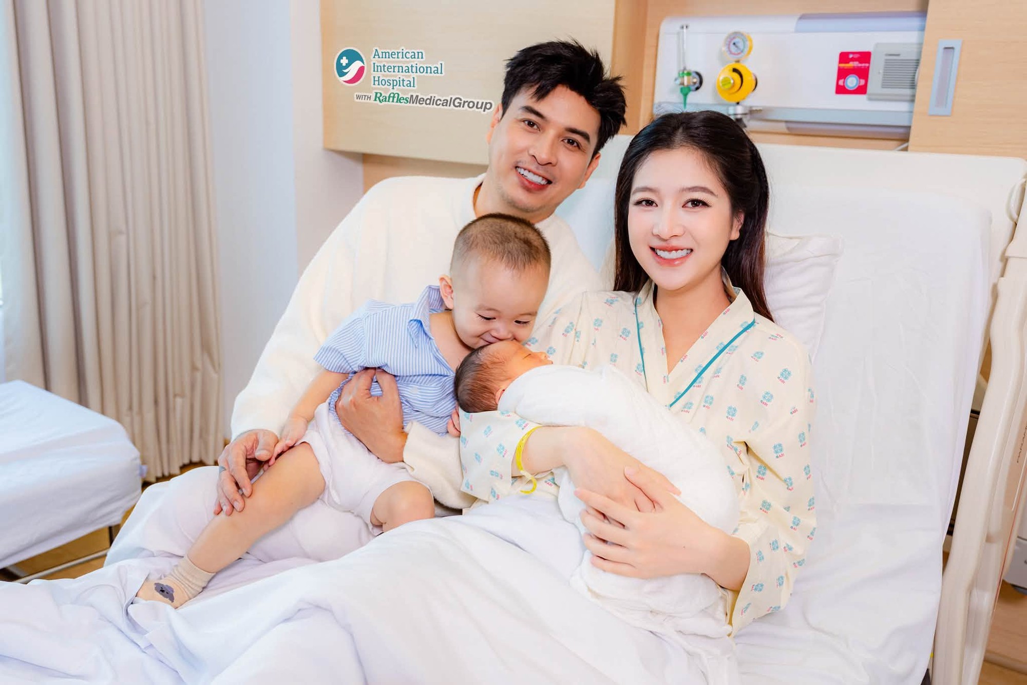 Hồ Quang Hiếu khoe tổ ấm nhỏ 4 người, nhan sắc bà xã 3 tuần sau sinh gây sốt mạng - Ảnh 7.