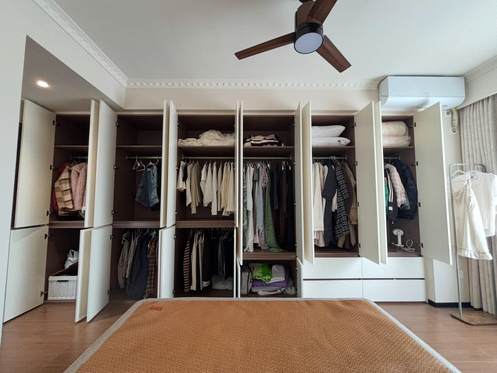 Sau 2 năm ở mới thấy 6 kiểu tủ này đáng tiền đến mức nào: Không cần đóng nhiều, sức chứa vẫn có thể tăng gấp đôi - Ảnh 6.