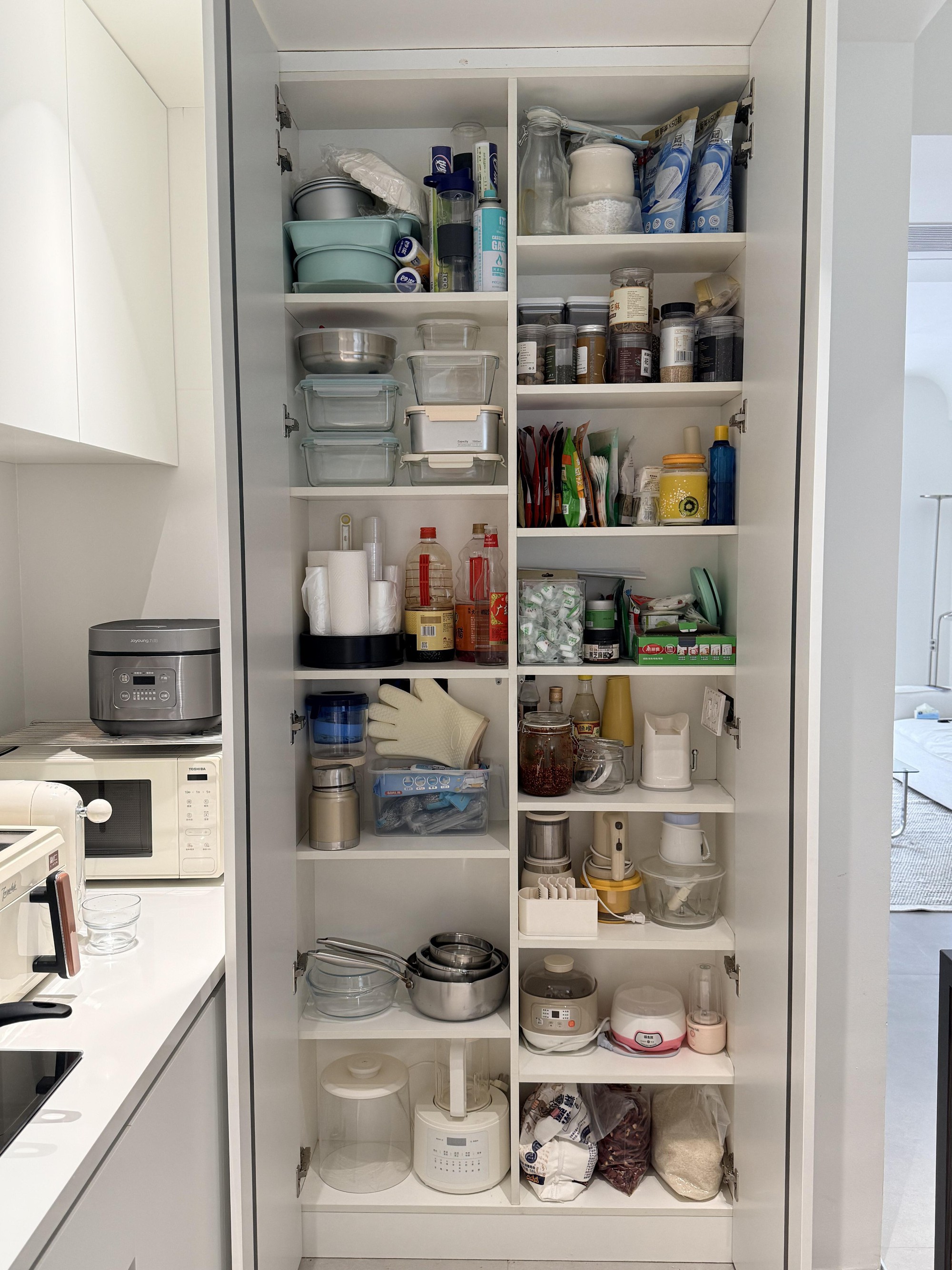 Sau 2 năm ở mới thấy 6 kiểu tủ này đáng tiền đến mức nào: Không cần đóng nhiều, sức chứa vẫn có thể tăng gấp đôi - Ảnh 2.