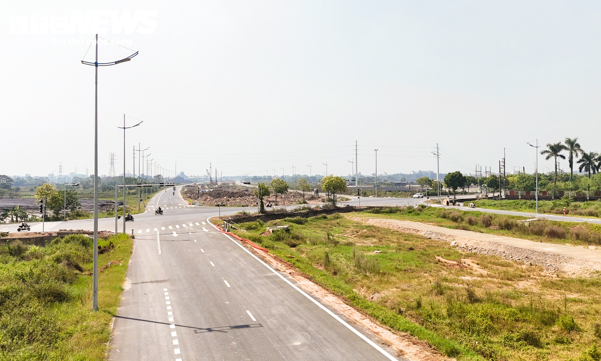 Diện mạo đường song hành Vành đai 4 qua Hà Nội thông xe kỹ thuật ngày 10/10- Ảnh 4.