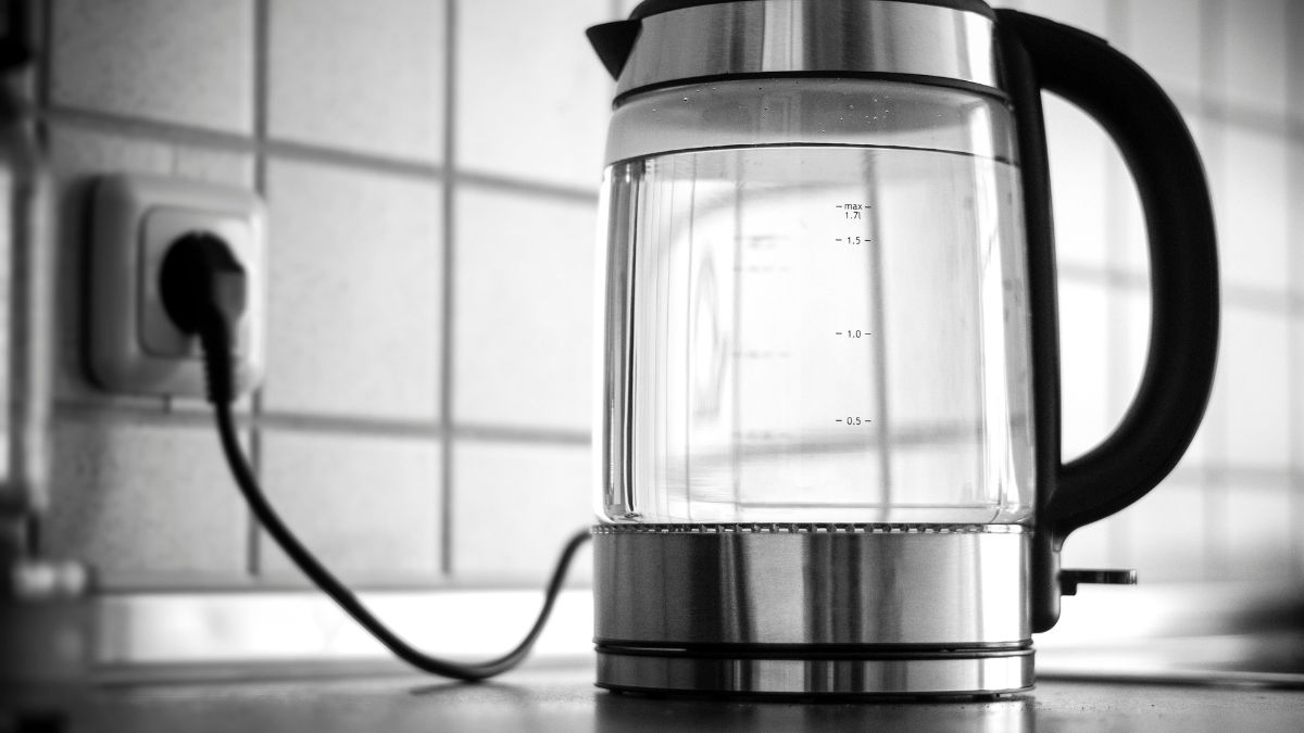 Lời khuyên cho các gia đình đang sử dụng ấm siêu tốc - Ảnh 2.