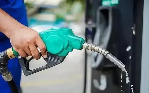 Doanh nghiệp tự quyết giá xăng dầu: Cơ chế giám sát ngăn bắt tay, thổi giá?- Ảnh 1.
