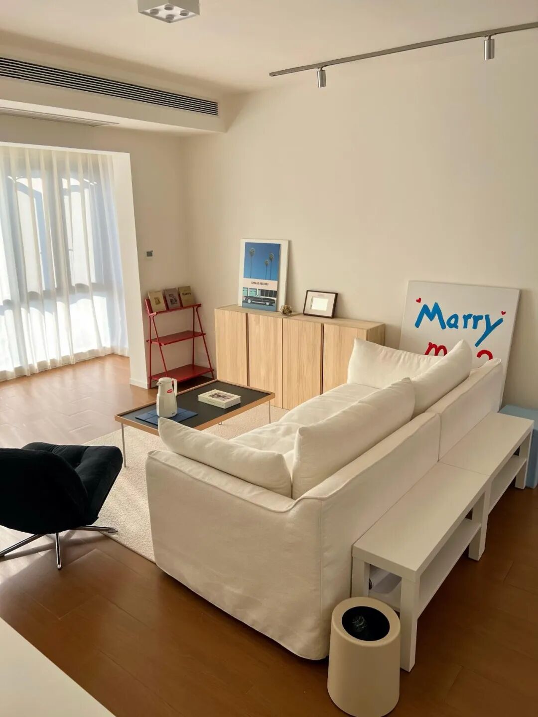 Bỏ thói quen kê sofa sát tường, phòng khách bỗng có thêm 1 khoảng cực hữu dụng: Nhà nhỏ càng nên tham khảo - Ảnh 7.