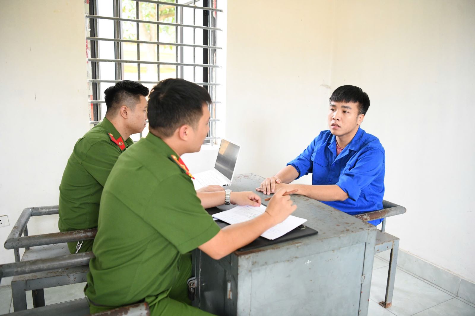 CA điều tra 117 tỷ đồng chuyển vào 3 tài khoản ngân hàng: Khám xét, khởi tố nhiều đối tượng- Ảnh 1.