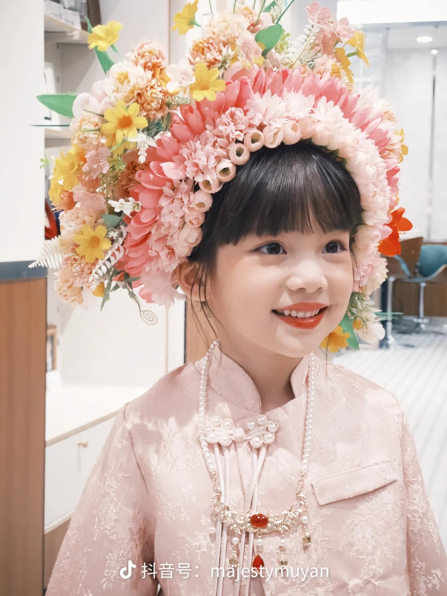 Thiên thần nhí giàu nhất showbiz: 5 tuổi đã có BMW mui trần, 7 tuổi đứng tên sở hữu 6 căn nhà- Ảnh 6.