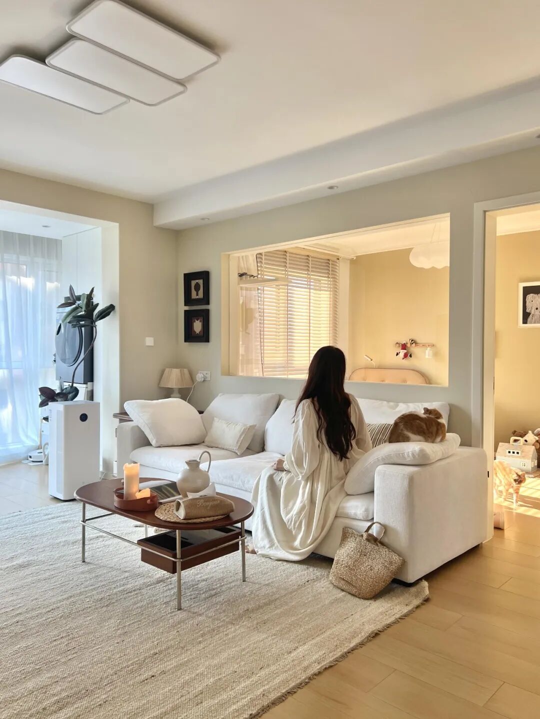 Bỏ thói quen kê sofa sát tường, phòng khách bỗng có thêm 1 khoảng cực hữu dụng: Nhà nhỏ càng nên tham khảo - Ảnh 9.