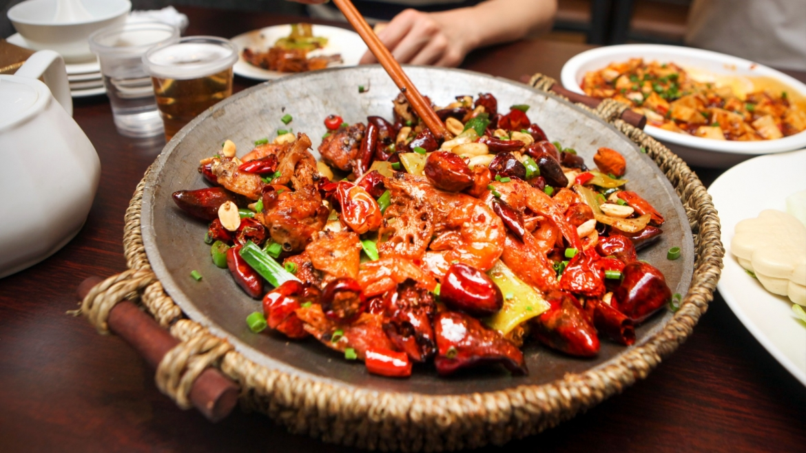 Mùa đông ăn cay có thật sự giúp cơ thể ấm lên? Câu trả lời có thể khiến bạn bất ngờ - Ảnh 2.