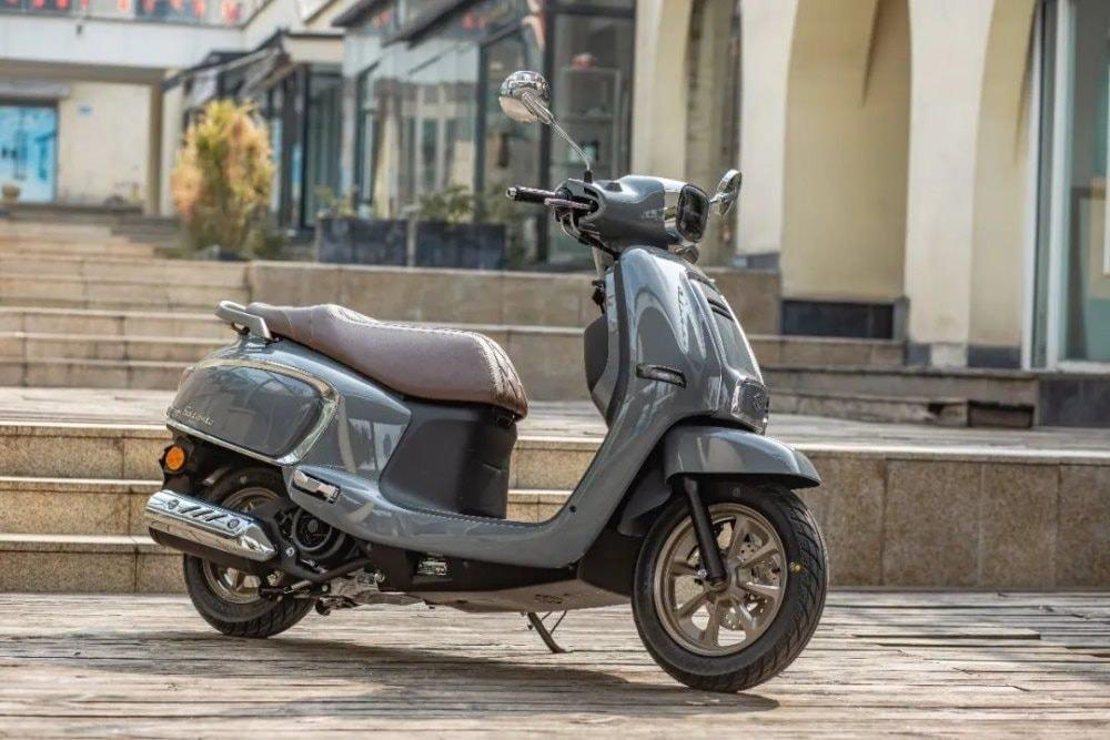 Xe tay ga mới của Suzuki: đẹp ngang ngửa Vespa mà giá chưa tới 40 triệu đồng- Ảnh 1.
