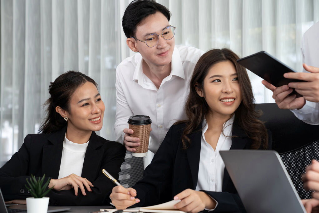 Nếu đăng 3 điều này lên MXH khi ở văn phòng, bạn là người có EQ thấp!- Ảnh 1. Nếu đăng 3 điều này lên MXH khi ở văn phòng, bạn là người có EQ thấp!- Ảnh 1.