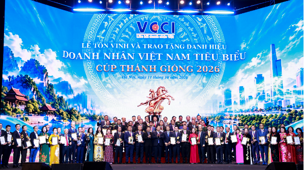 Chủ tịch CNCTech Nguyễn Văn Hùng được tôn vinh “Doanh nhân Việt Nam tiêu biểu xuất sắc - Cúp Thánh Gióng” năm 2026 - Ảnh 1.