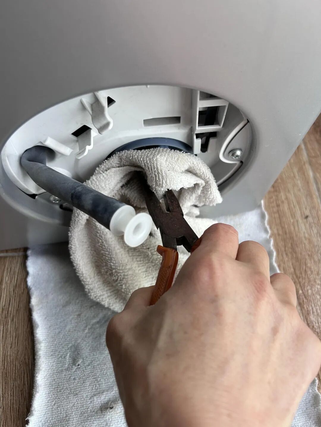Máy giặt tràn bọt, không vắt, có mùi: 7 dấu hiệu dễ khiến nhiều người gọi thợ oan- Ảnh 5.