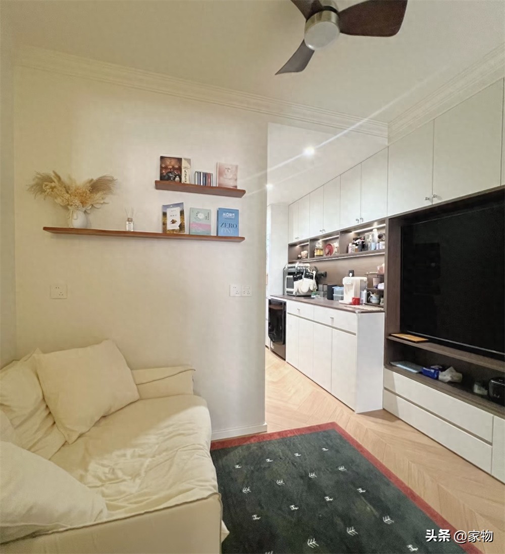 Căn hộ 28m² vẫn có 2 phòng ngủ, 1 phòng khách: Nhìn cách cô gái xử lý nhà dài và hẹp mới thấy từng mét vuông đều có giá trị- Ảnh 1.