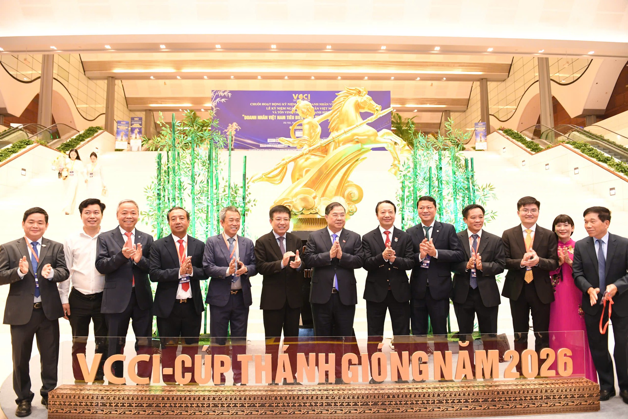 Chủ tịch CMC được vinh danh Doanh nhân Việt Nam tiêu biểu - Ảnh 2.