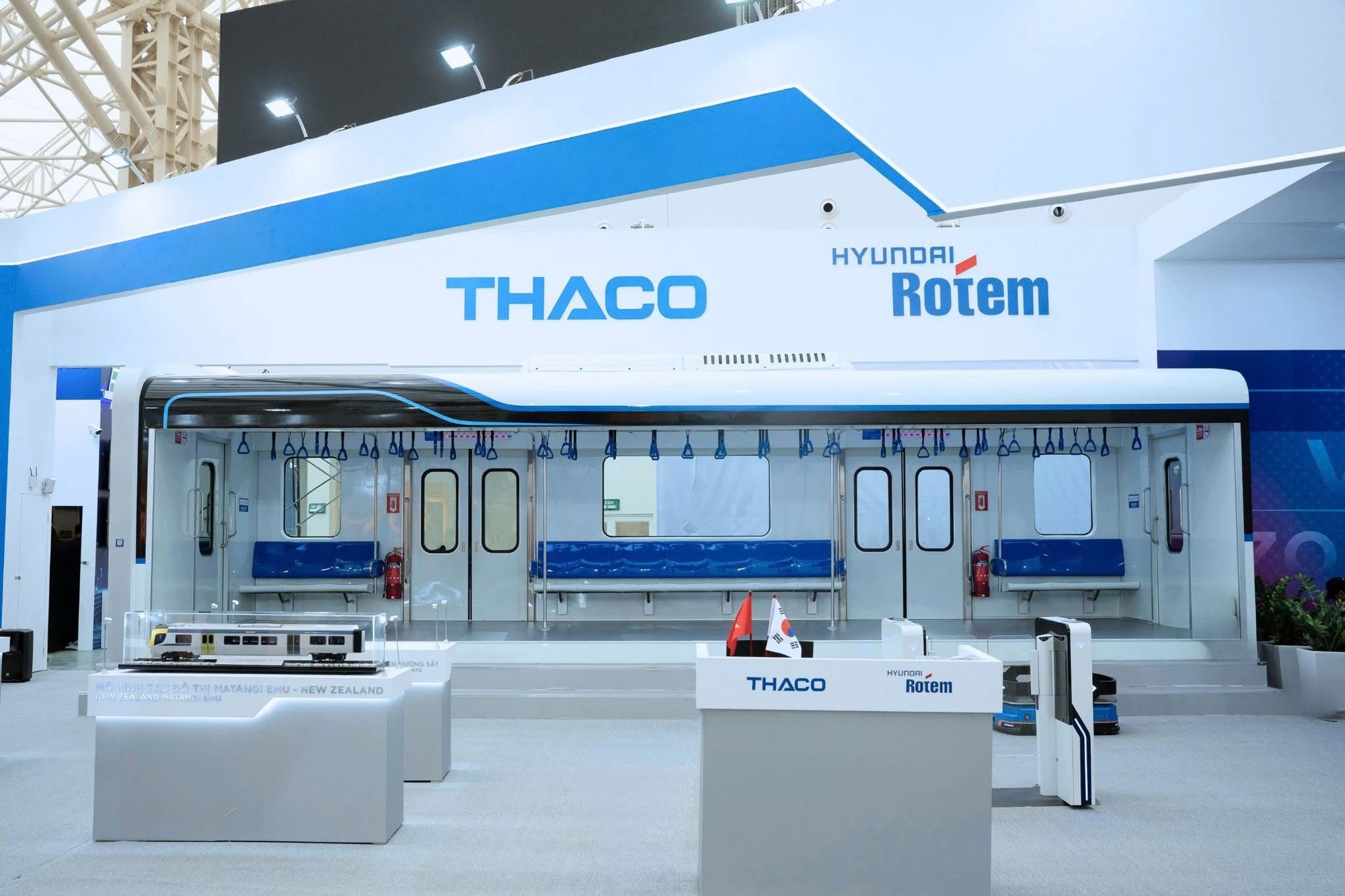 Lộ diện mô hình tàu điện đô thị tốc độ 110 km/h của tỷ phú Trần Bá Dương tại Việt Nam, có thể chở 1.000 hành khách mỗi chuyến- Ảnh 3.