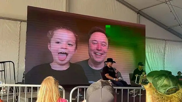 Đến lượt con gái 4 tuổi của Elon Musk náo loạn truyền thông vì quá đáng yêu: Hồn nhiên "phá đám" khi bố đang họp online với cả thế giới- Ảnh 1.