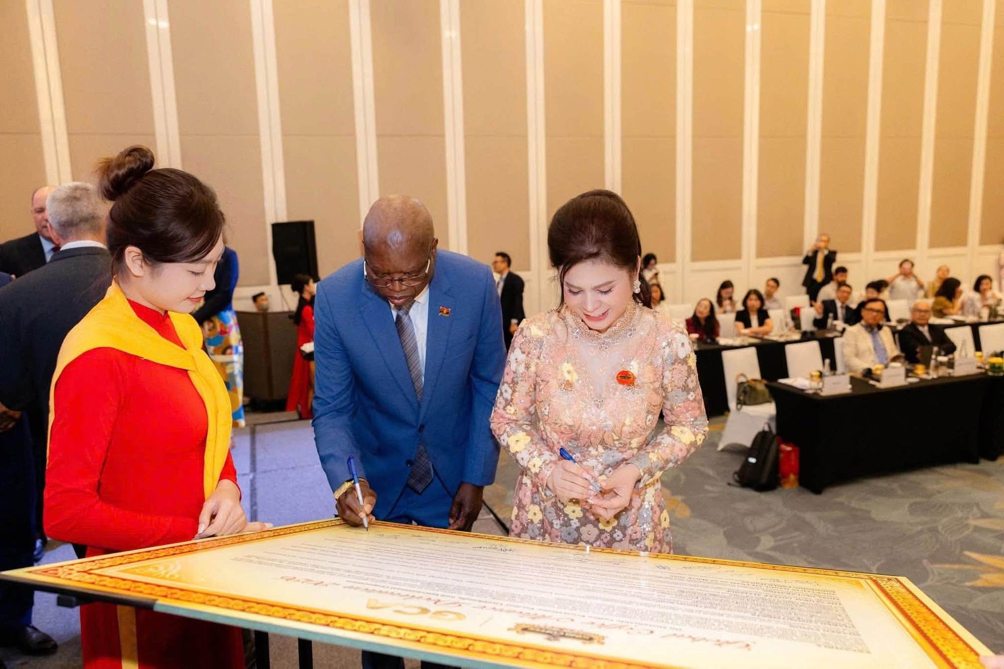 Động thái mới nhất của bà Lê Hoàng Diệp Thảo - Ảnh 4.