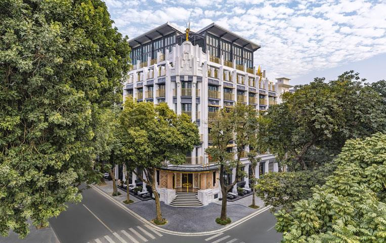 Việt Nam có một khách sạn chỉ 47 phòng được tạp chí Mỹ đánh giá thuộc top tốt nhất Đông Nam Á 2026: Do “phù thủy kiến trúc” danh tiếng toàn cầu thiết kế, bên trong sở hữu hơn 1.000 kỷ vật nghệ thuật- Ảnh 1.
