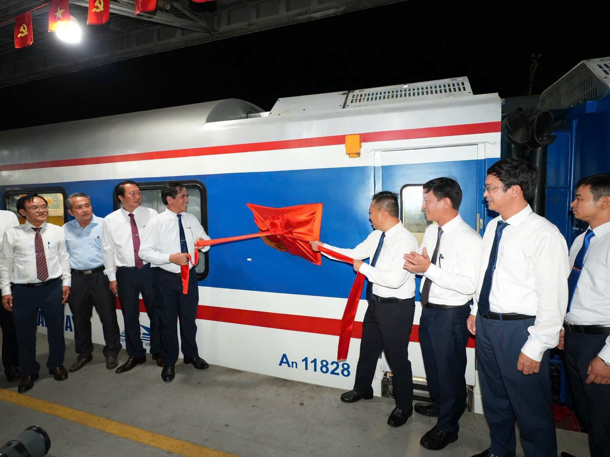 Việt Nam vừa hoàn thành nâng cấp 32 toa tàu, phục vụ chuyến chạy 411 km xuyên 4 tỉnh trong ~8 tiếng: Hiện đại như ở Nhật Bản, Italia, giá vé chỉ từ vài trăm nghìn đồng - Ảnh 2. Việt Nam vừa hoàn thành nâng cấp 32 toa tàu, phục vụ chuyến chạy 411 km xuyên 4 tỉnh trong ~8 tiếng: Hiện đại như ở Nhật Bản, Italia, giá vé chỉ từ vài trăm nghìn đồng - Ảnh 2.