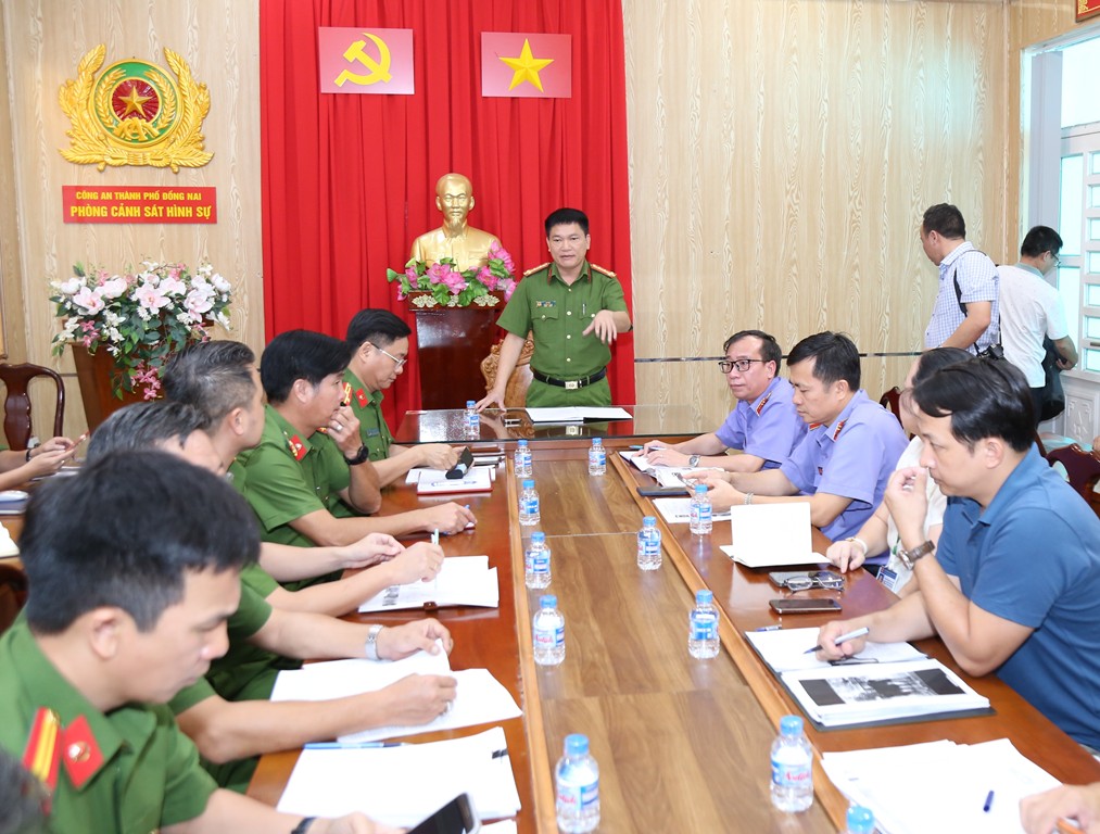 100 cán bộ, chiến sĩ đồng loạt khám xét 4 địa điểm: Bắt khẩn cấp Đào Ngọc Giàu cùng 9 người khác - Ảnh 2.
