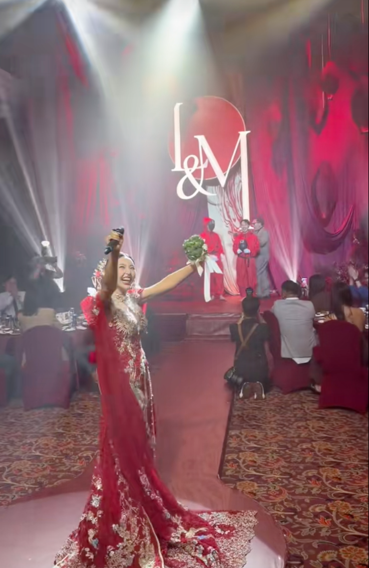 Đám cưới hot nhất khu chợ Lớn: Loạt nghi lễ lạ lùng kéo dài 6 tiếng khiến khách mời đi từ ngạc nhiên này đến ngỡ ngàng khác- Ảnh 7.