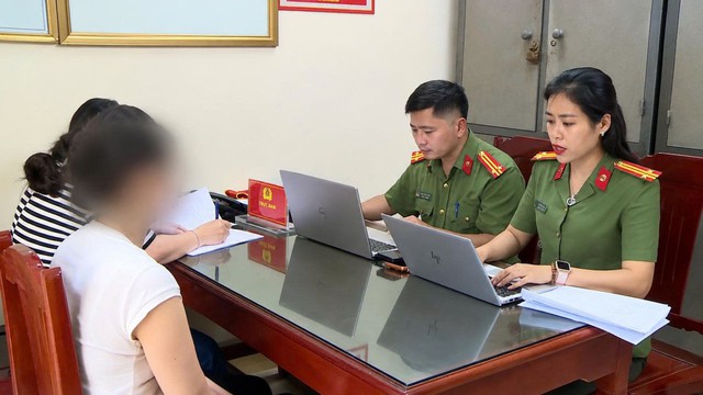 Công an đồng loạt triệu tập 30 người ở Thanh Hóa và Hà Nội để điều tra các giao dịch rút tiền số lượng rất lớn- Ảnh 2.