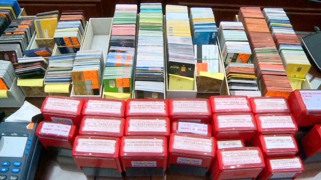 Công an đồng loạt triệu tập 30 người ở Thanh Hóa và Hà Nội để điều tra các giao dịch rút tiền số lượng rất lớn- Ảnh 4.