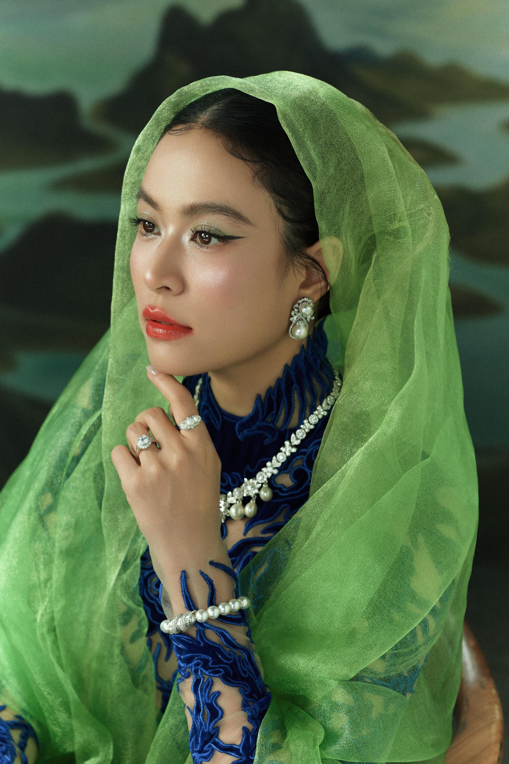 Hoàng Thùy Linh viết tiếp câu chuyện Việt Nam: Vũ trụ văn hóa "ra trò", thầy dùi là ai mà chao đảo cõi mạng? - Ảnh 11.