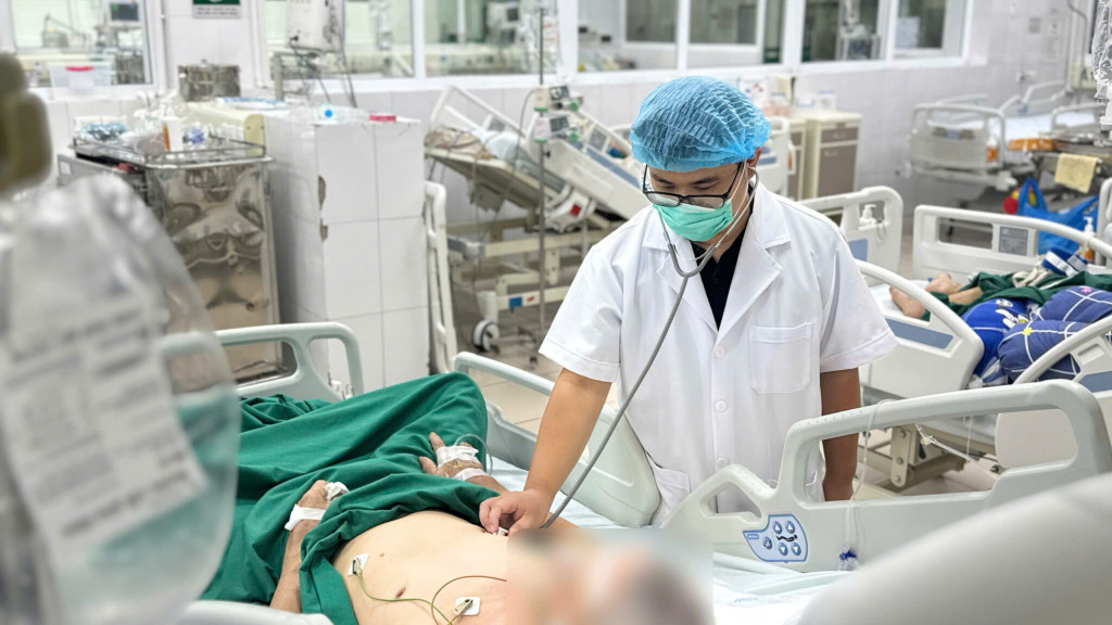 Có người nguy kịch, phải thở máy sau vài ngày mắc cúm A: Cảnh báo những dấu hiệu cúm A trở nặng cần đi khám ngay - Ảnh 2.
