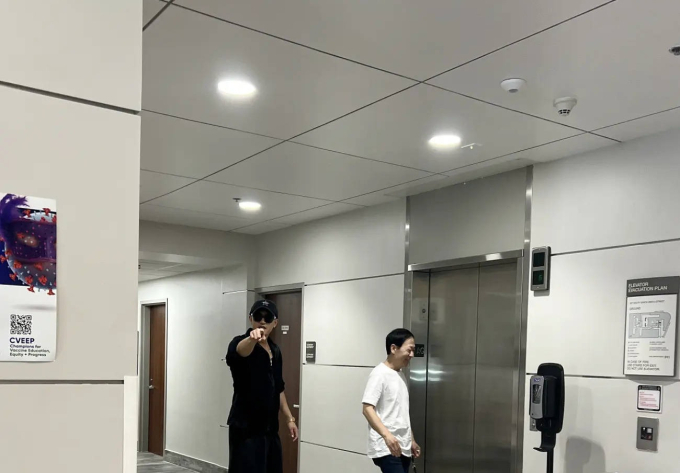 Hot nhất hôm nay: Chủ tịch showbiz và nàng thơ gen Z bất ngờ công khai con đầu lòng, bé trai đã cao gần chạm eo bố mẹ - Ảnh 7.