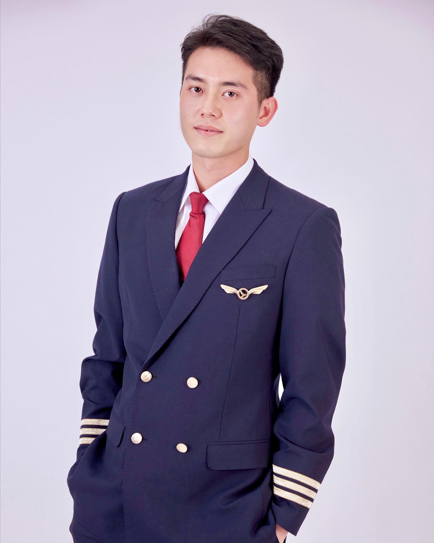 Nam diễn viên "biến mất" 4 năm giờ là cơ trưởng lái Airbus, cưới Hoa hậu tốt nghiệp ngành Luật- Ảnh 3.
