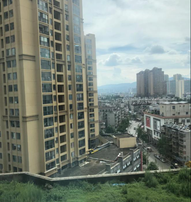 Từ tầng 33 có thang máy chuyển xuống tầng 3 không thang máy, tôi mới hiểu mình đã chọn nhà sai ở điểm nào- Ảnh 2.