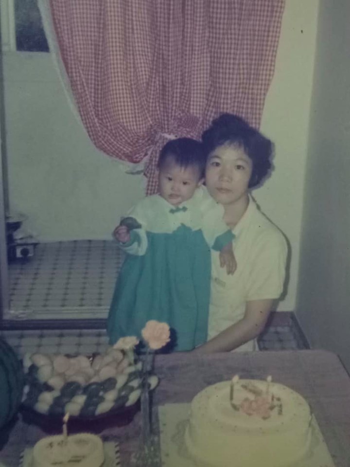 Từ bé không có gạo ăn, phải đi phát tờ rơi kiếm sống, cô gái lớn lên thành ca sĩ đình đám, cưới sao nam 2.000 tỷ- Ảnh 2.
