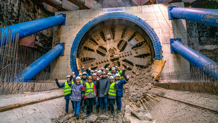Ông Phạm Nhật Vượng đặt hơn 100 dây chuyền TBM làm metro Hà Nội: Kỷ lục thế giới là 23 máy cùng chạy, Trung Quốc từng cần tới 201 máy - Ảnh 1. Ông Phạm Nhật Vượng đặt hơn 100 dây chuyền TBM làm metro Hà Nội: Kỷ lục thế giới là 23 máy cùng chạy, Trung Quốc từng cần tới 201 máy - Ảnh 1.