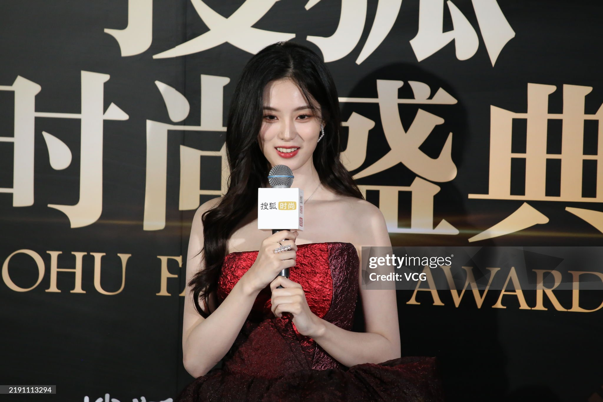 Nàng thơ bí mật sinh con cho chủ tịch showbiz lộ diện khoe dáng "như chưa từng có cuộc đi đẻ!"- Ảnh 3.