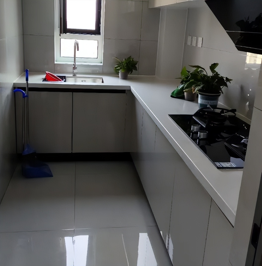 Nghỉ hưu mới nhận ra dọn nhà không cần chăm chỉ: 6 mẹo giúp phụ nữ 60 tuổi giữ nhà sạch mà mỗi ngày chưa đến 1 giờ - Ảnh 3.