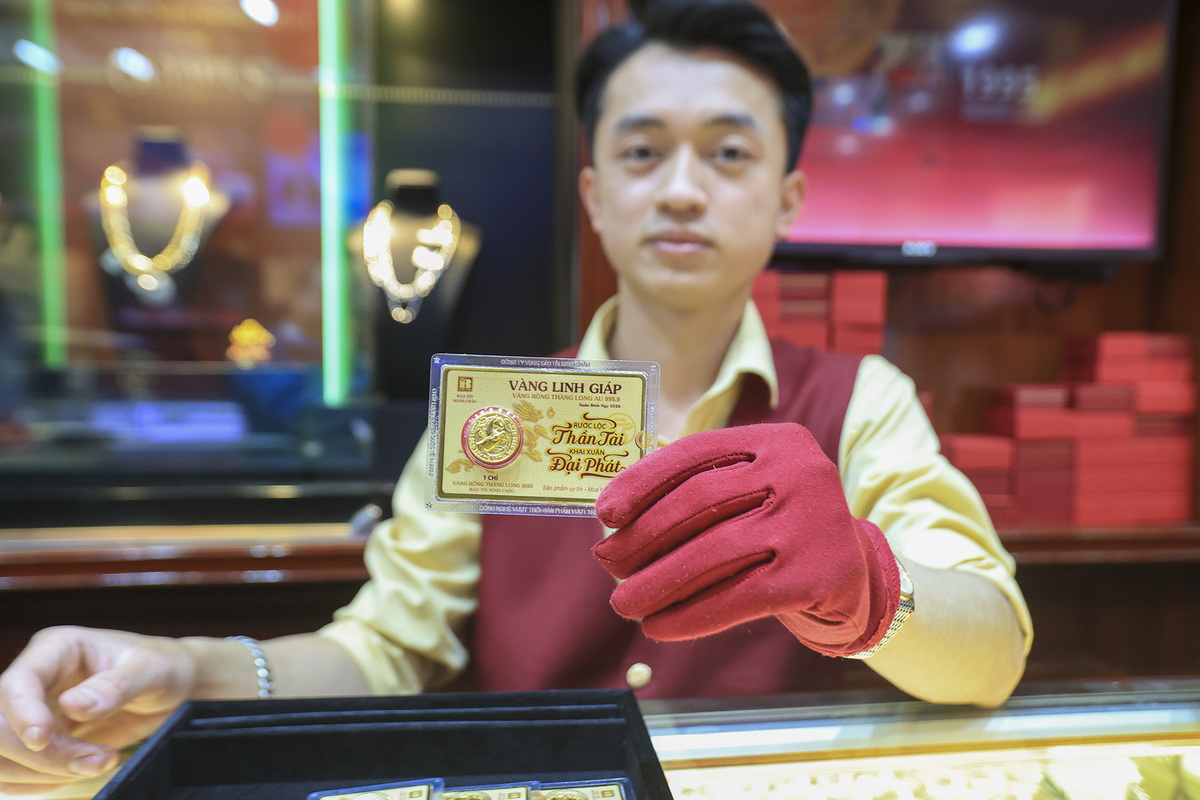 Mua bán vàng trong ngày từ 5 triệu đồng phải thanh toán không dùng tiền mặt