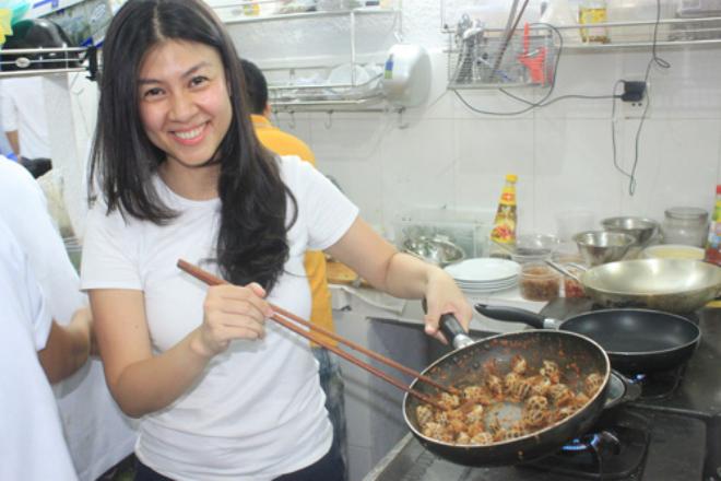 Mỹ nhân phim Việt ly hôn ông bầu nổi tiếng, đi bán xôi nuôi con ở TP.HCM- Ảnh 3.