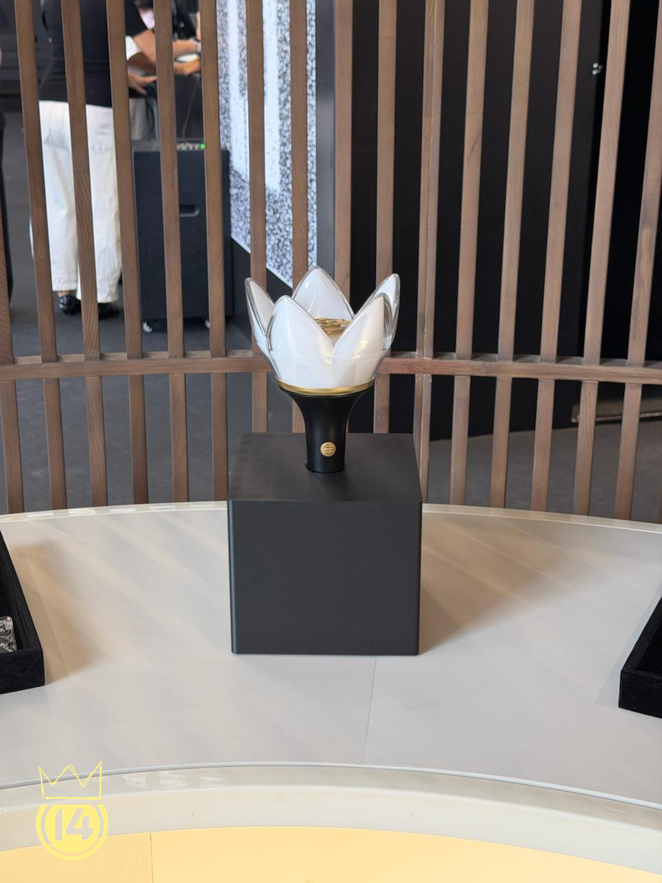 Bên trong pop-up store BIGBANG hot nhất lúc này tại Hà Nội: V.I.P xếp hàng dài cả cây số, lightstick 20 năm lung linh cỡ này- Ảnh 5.
