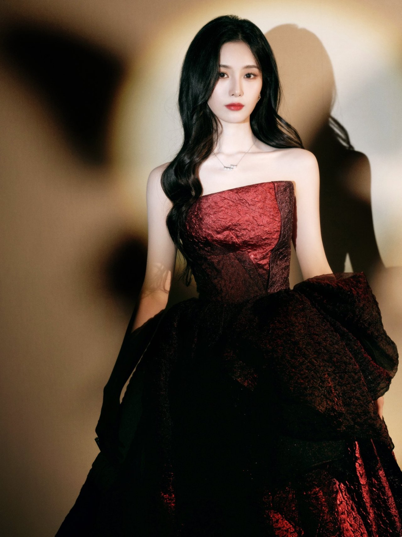 Nàng thơ bí mật sinh con cho chủ tịch showbiz lộ diện khoe dáng "như chưa từng có cuộc đi đẻ!"- Ảnh 5.