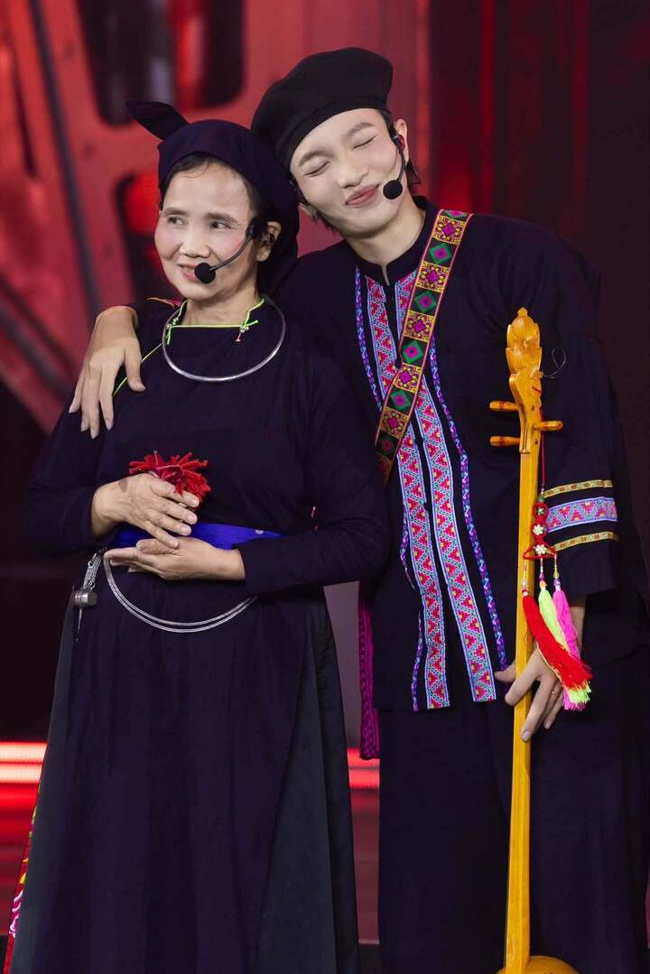 PGS.TS ngành Hóa học gây sốt tại concert Anh Trai Vượt Ngàn Chông Gai- Ảnh 3.