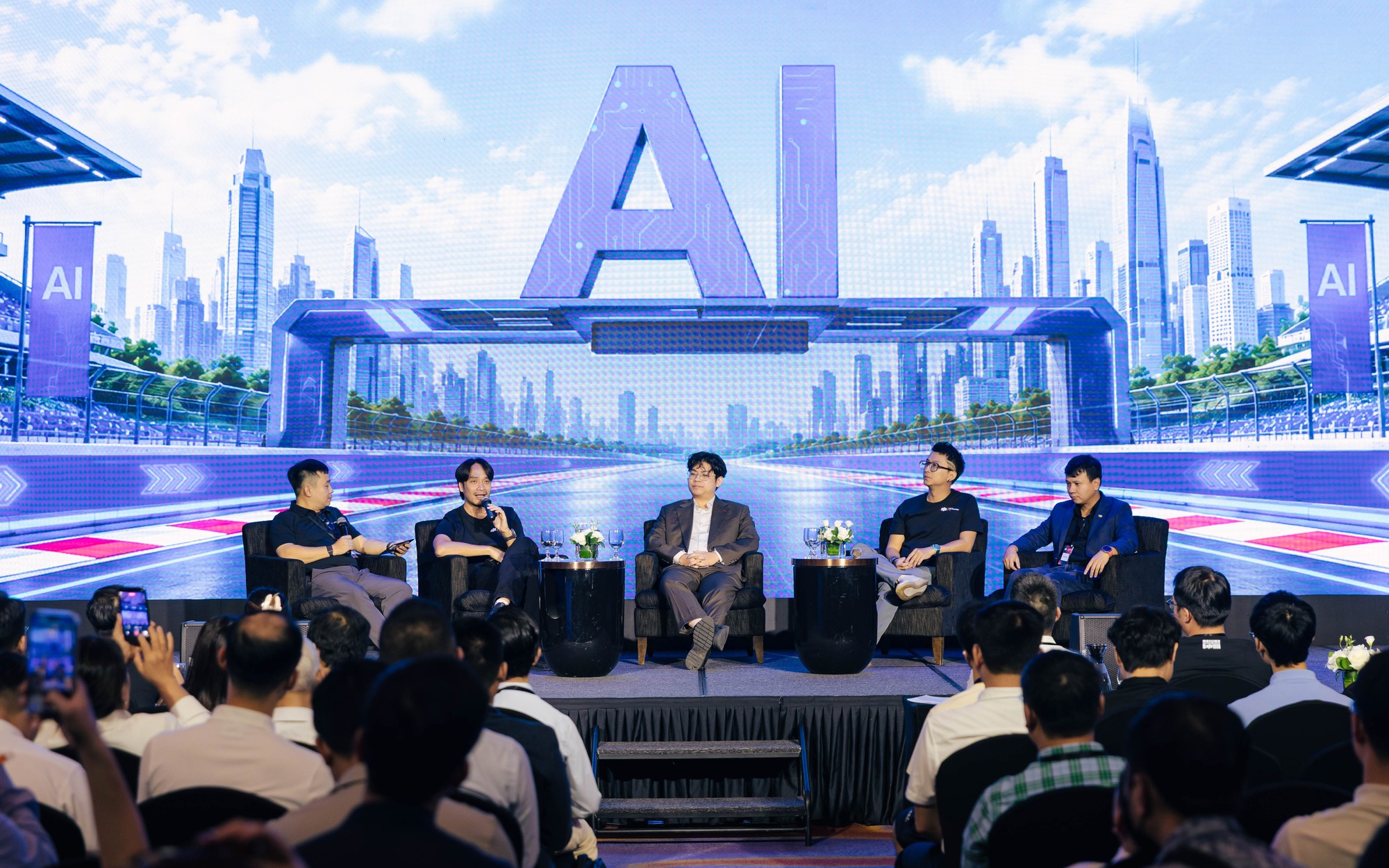 Chuyên gia chia sẻ giải pháp đưa AI vào thực tế tại sự kiện FPT Transform 2026