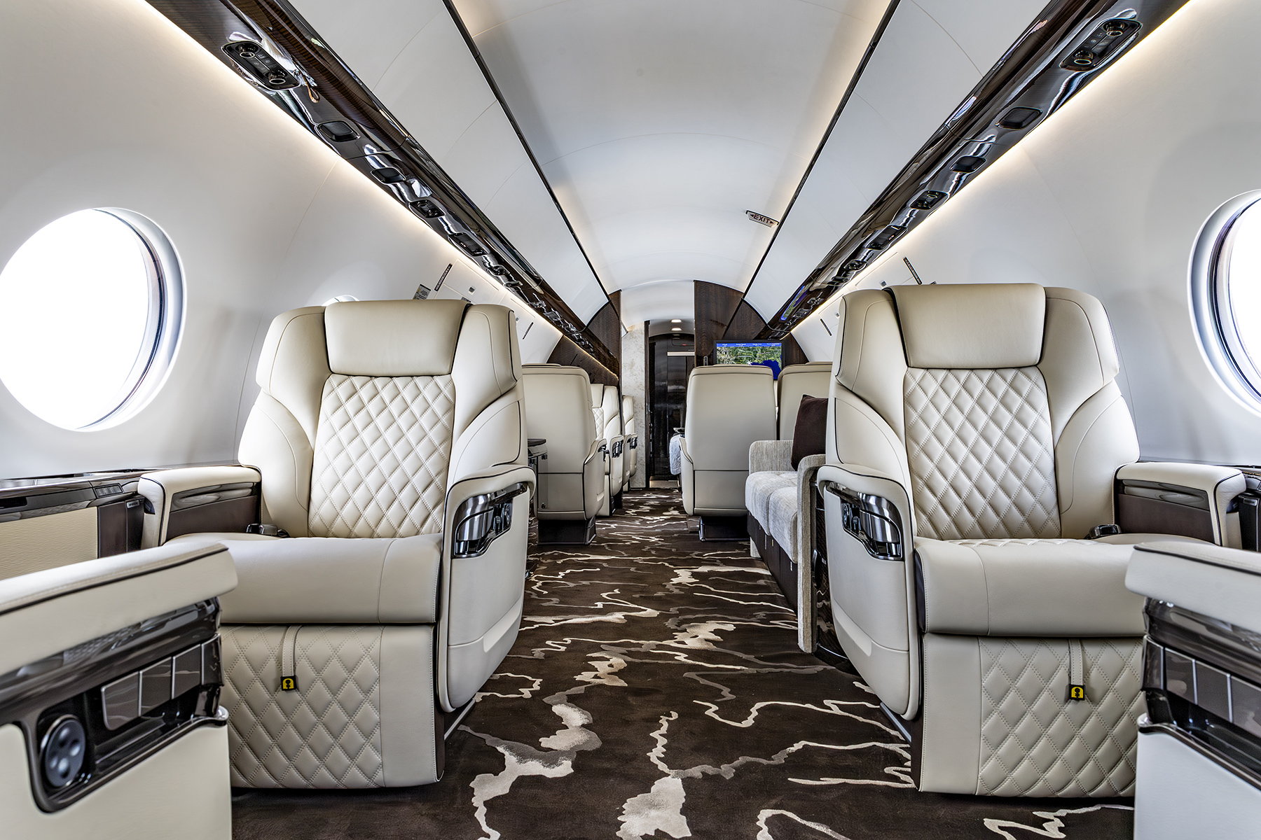 Lộ diện đại gia kín tiếng mua siêu máy bay Gulfstream G700 hơn 2.200 tỷ: Từng nắm gần 100% Saigon Marina IFC, lên kế hoạch huy động gần 10.000 tỷ - Ảnh 2.