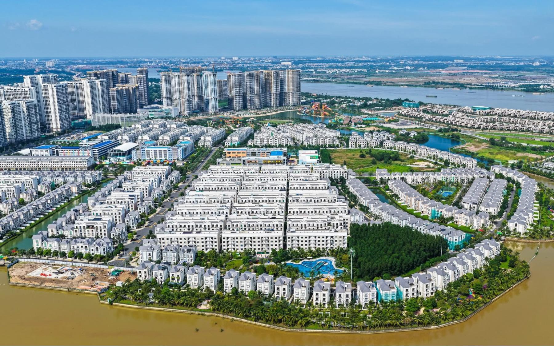 Biệt thự, liền kề Hà Nội tăng giá sơ cấp 33% trong 1 năm, thị trường TP.HCM diễn biến trái chiều