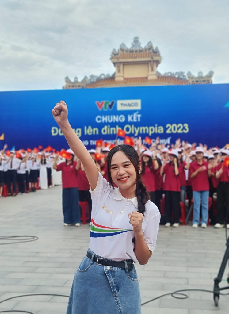 Nữ MC SN 1996 từng dẫn Đường Lên Đỉnh Olympia mơ làm cô giáo cấp 3, tốt nghiệp Sư phạm Ngữ văn rồi bén duyên truyền hình- Ảnh 4.