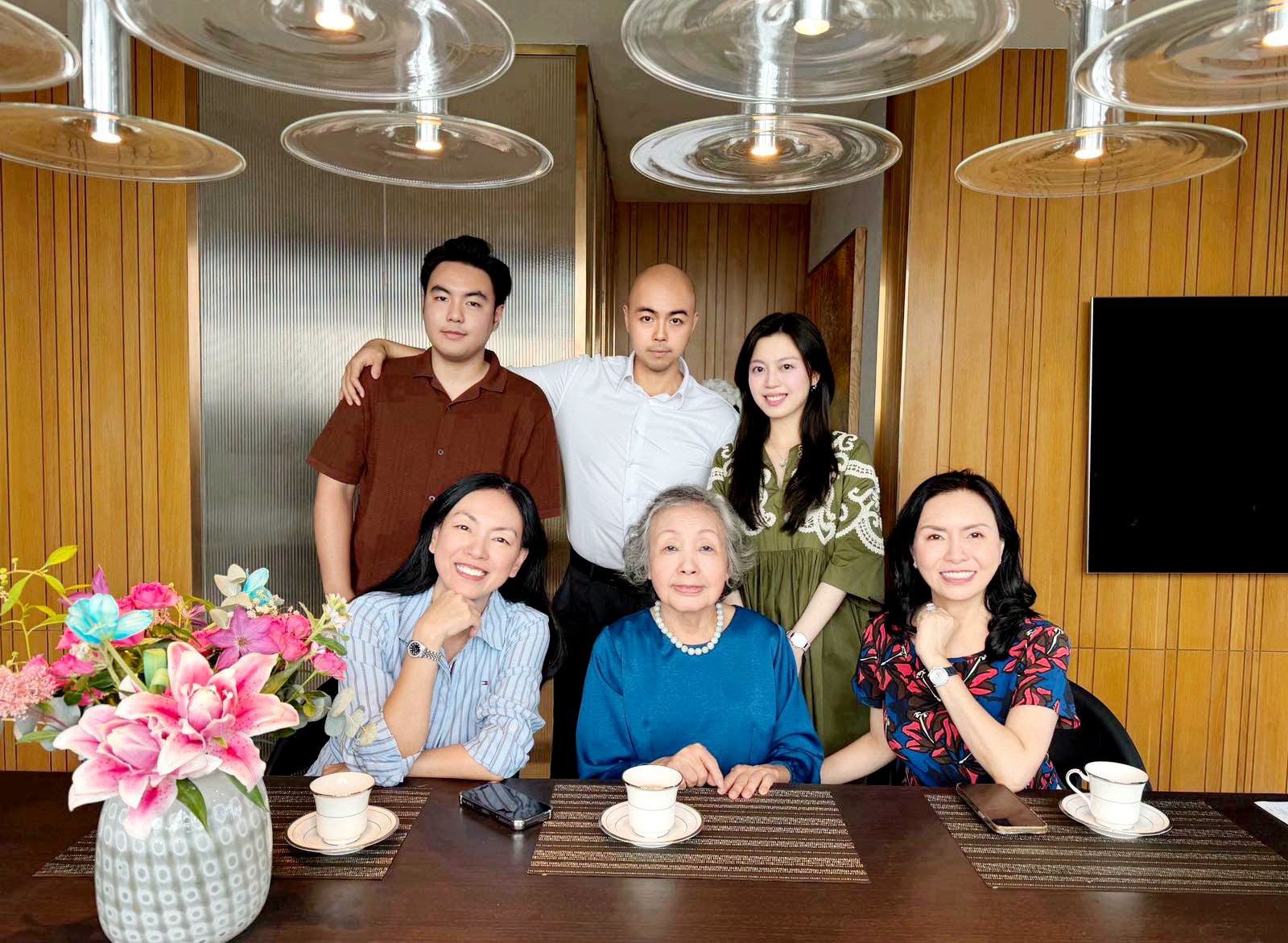 Động thái mới nhất của “lão phật gia” gia tộc Sơn Kim sau khi cháu trai cầu hôn bạn gái họa sĩ - Ảnh 3.