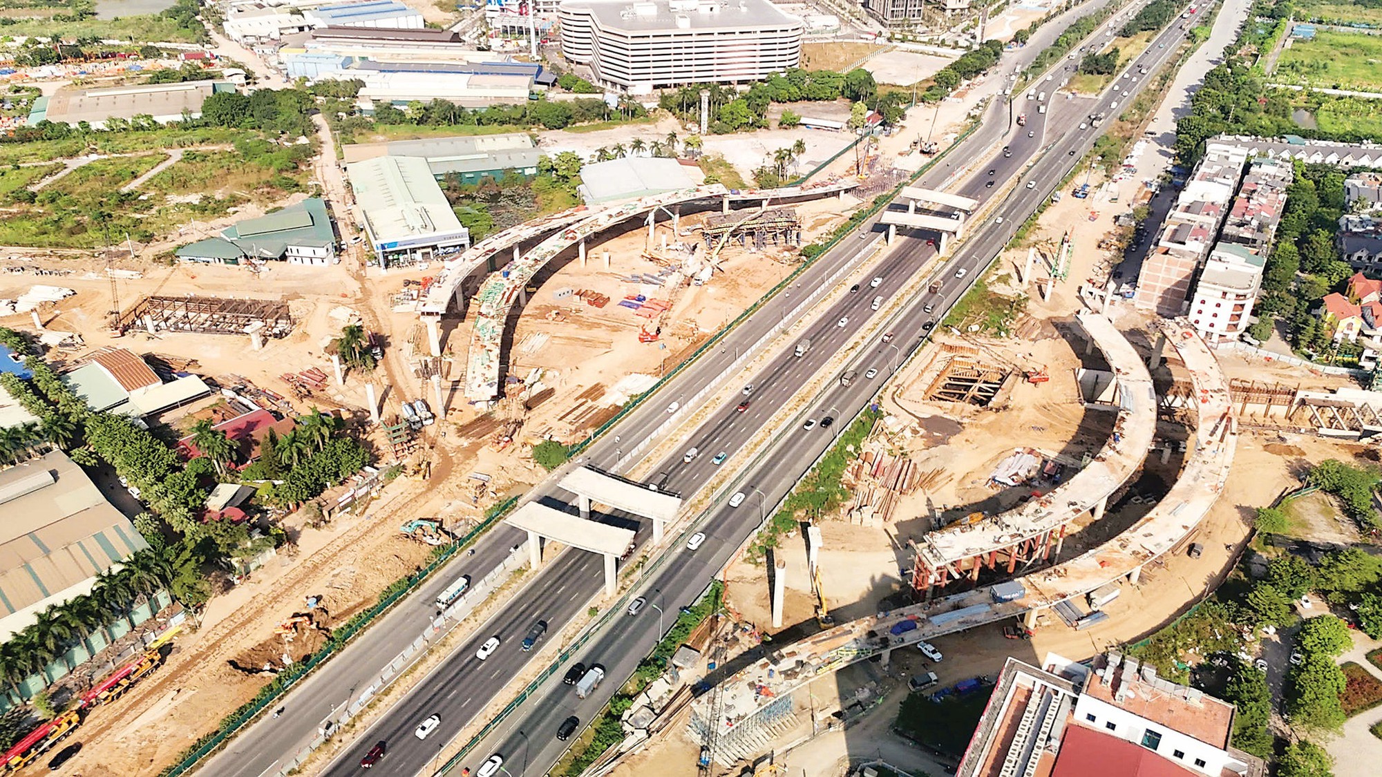 Tích cực thi công nút giao Vành đai 3,5 - Đại lộ Thăng Long- Ảnh 2.