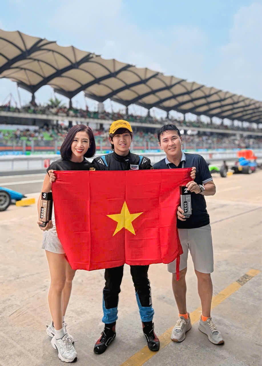 Quý tử 17 tuổi của Hoa khôi Việt giành Á quân đua xe quốc tế: Ngoại hình điển trai, profile học vấn khủng- Ảnh 5.