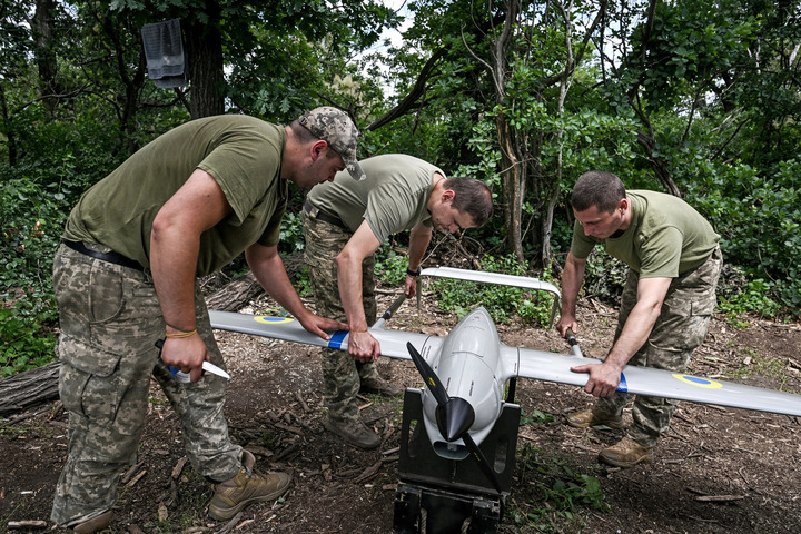 Mỹ siết Starlink, UAV của Ukraine hụt hơi trên chiến trường- Ảnh 4. Mỹ siết Starlink, UAV của Ukraine hụt hơi trên chiến trường- Ảnh 4.